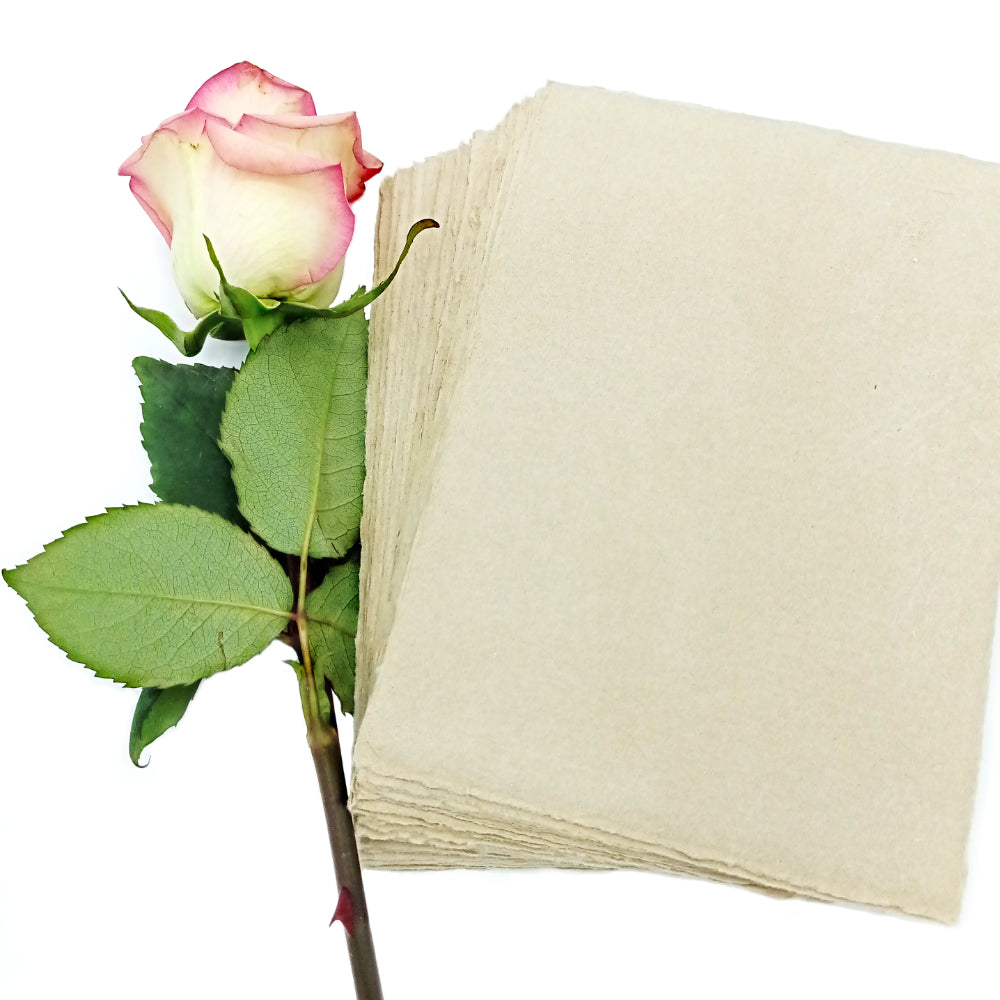 Biglietti in Carta Artigianale con Pigmenti Naturali